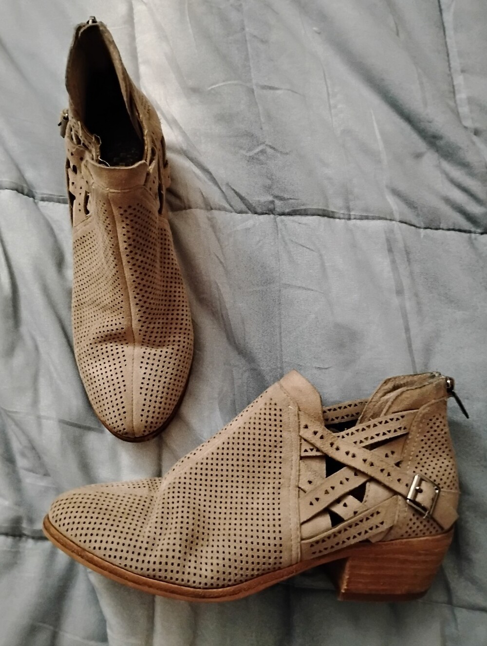 Vince Camuto Cut Out Ankle Boots Women's Size 8